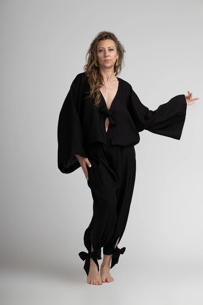 CZARNE 1_kimono_przestrzen_obrocka.jpg