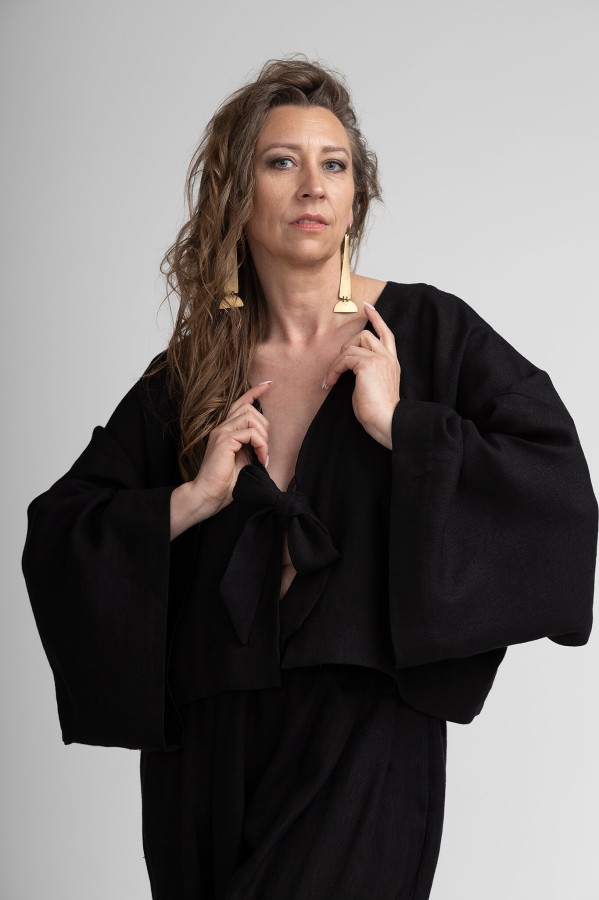CZARNE 2_kimono_przestrzen_obrocka.jpg